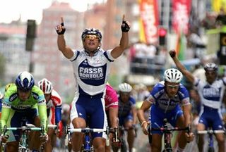 Alessandro Petacchi (Fassa Bortolo) notches up his fourth stage win of the 2005 Vuelta in Burgos.
