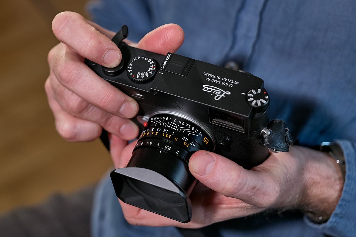 Leica M10-D held in man&#039;s hands