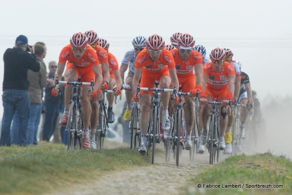 Roubaix Lille Metropole head the peloton over a section of cobbles.