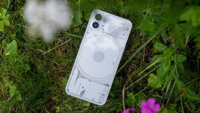 Ничто не празднует выход Phone 1 с его последним обновлением программного обеспечения