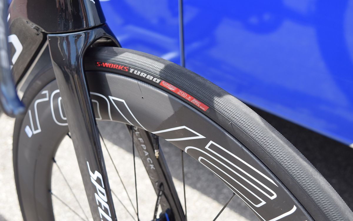 Viviani's Venge was photographed ahead of the race fitted with tubeless tyres but raced on tubulars for his stage victory