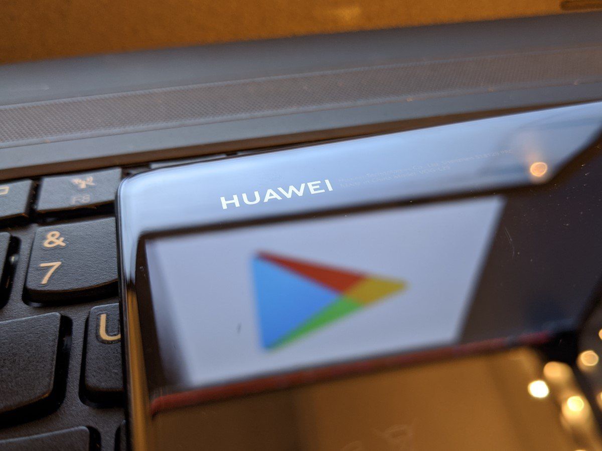 Huawei and Google Play logos