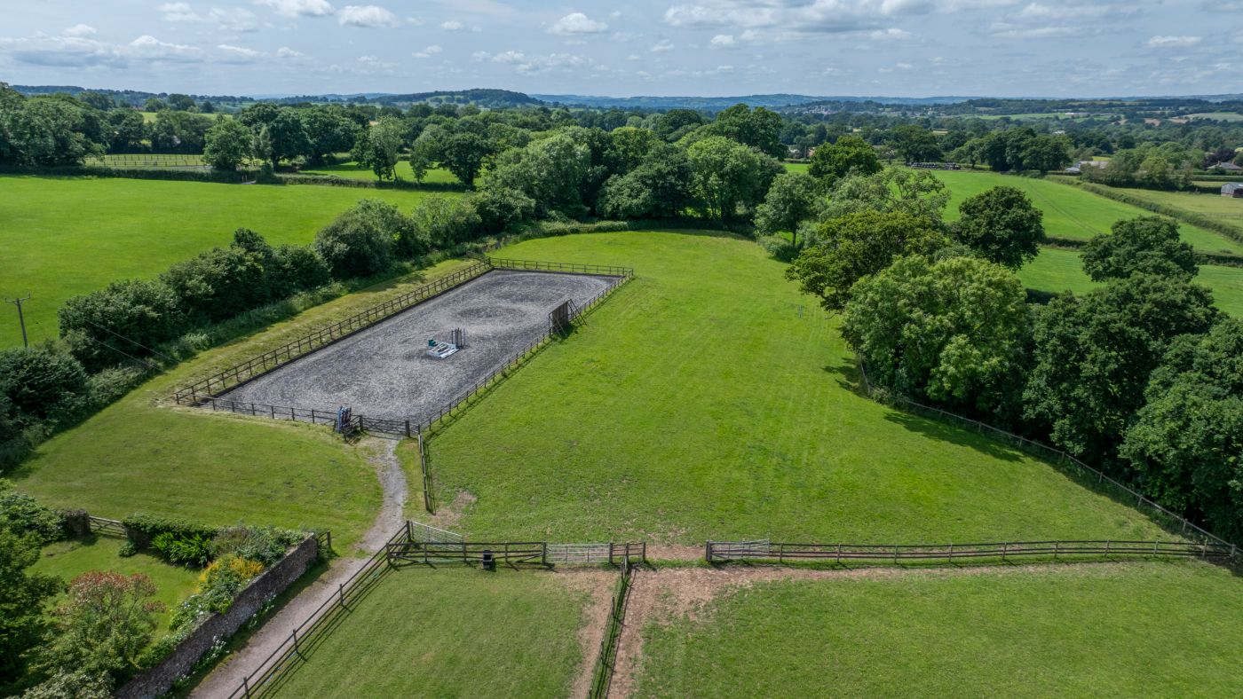 Jerwoods Farm, Exeter, Knight Frank, &amp;pound;1,495,000 (10)