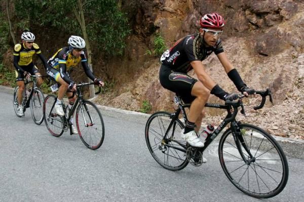 Daniele Colli (CarmioOro A-Style) leads the three man break half way through the stage.