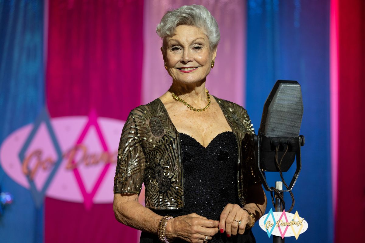 Angela Rippon khi ra mắt diễn xuất của mình trong Cha Brown: 'Tôi đã hoàn toàn hồi hộp!'