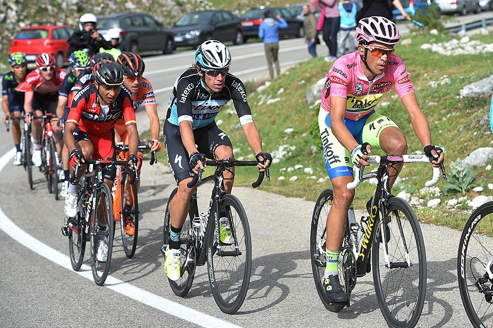 Alberto Contador (Tinkoff-Saxo) survives the attacks and hold onto the leader's jersey in stage 8