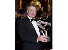 Brian-Oakley_Award.jpg