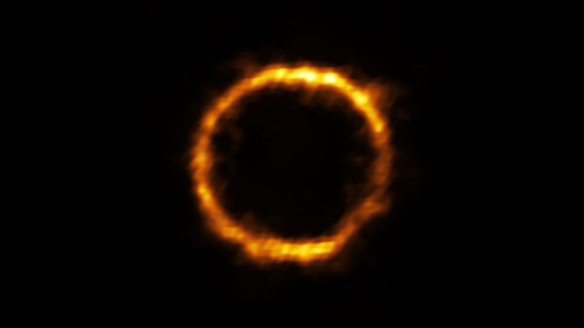 O Telescópio Espacial James Webb detecta uma interessante galáxia antiga