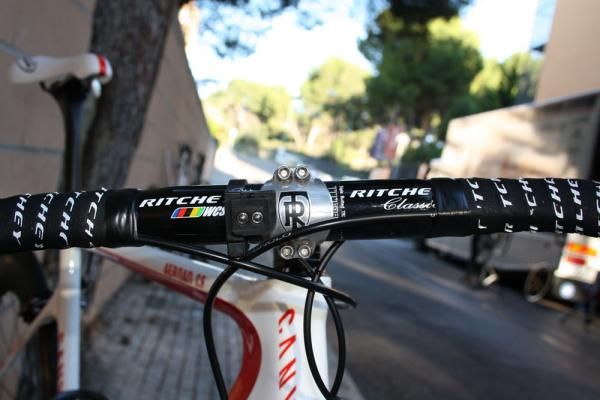 Like many pro riders, Philippe Gilbert (Omega-Pharma Lotto) opts for a fully aluminum cockpit.