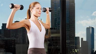 woman doing a step up and shoulder press