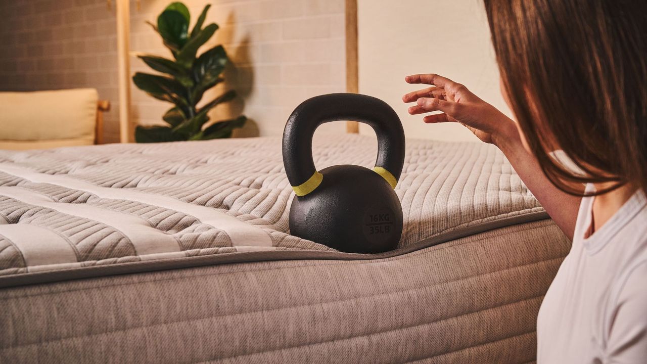We conduct an edge support test on the Leesa Studio Chill Mattress