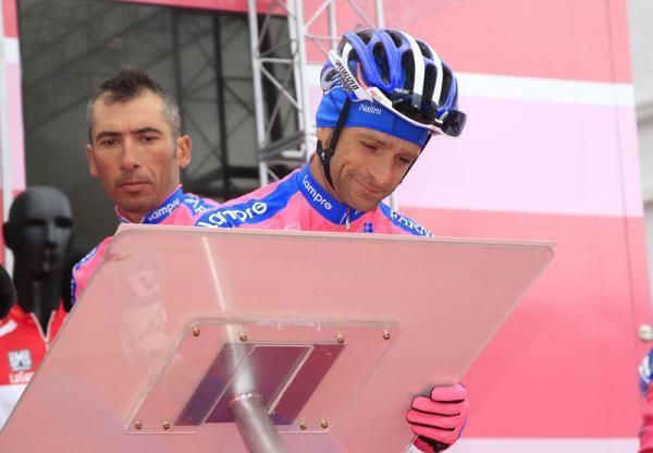 Michele Scarponi (Lampre) signs on at the start