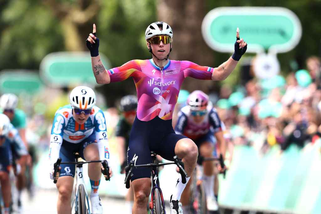 Lorena Wiebes (SD Worx-ProTime) wins stage 3 by a bike length