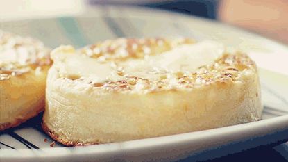crumpets with cream cheese dish