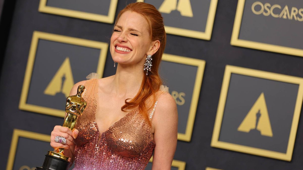 La réaction hilarante de Jessica Chastain à une blague sur Leonardo DiCaprio aux Oscars devient virale