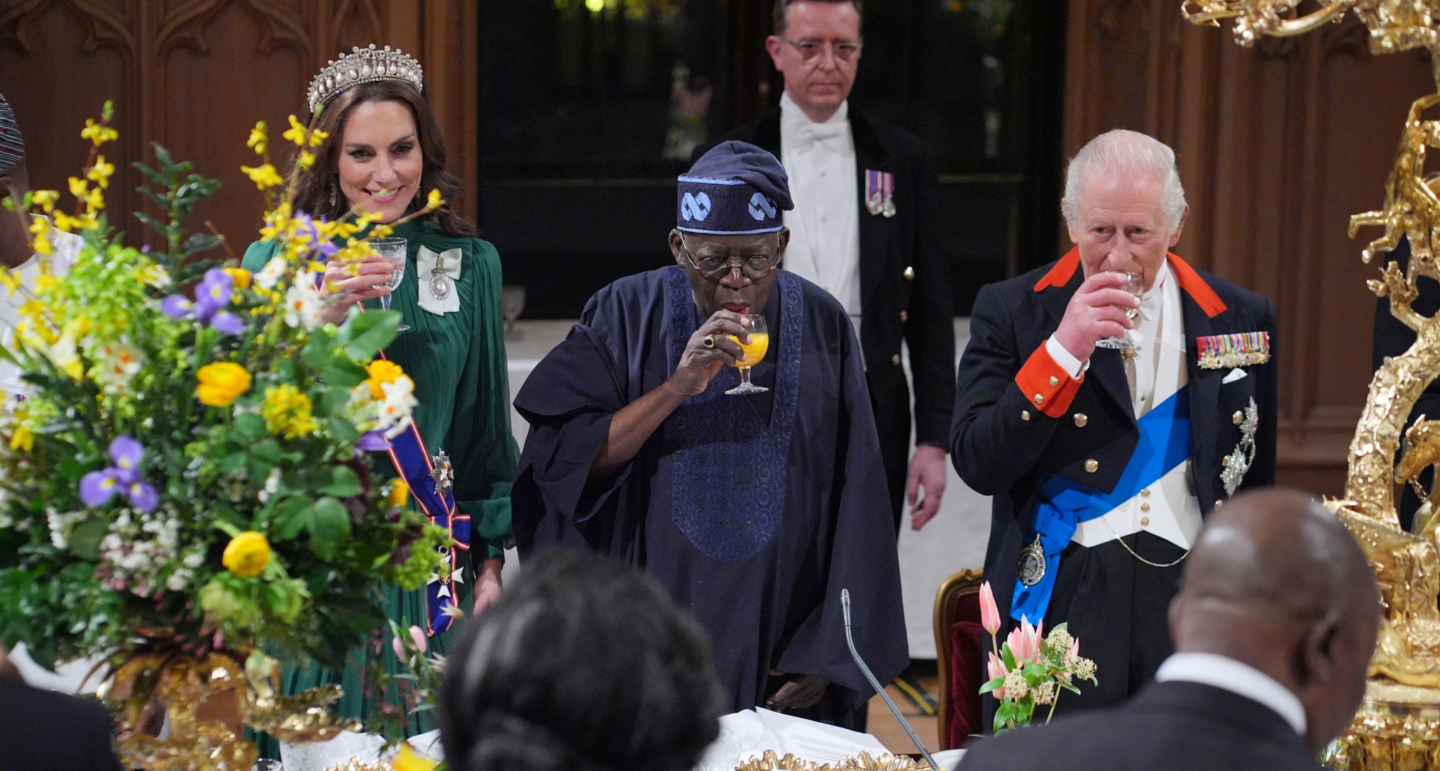 Kate Middleton, King Charles and the president of Nigeria toasting at a banquet