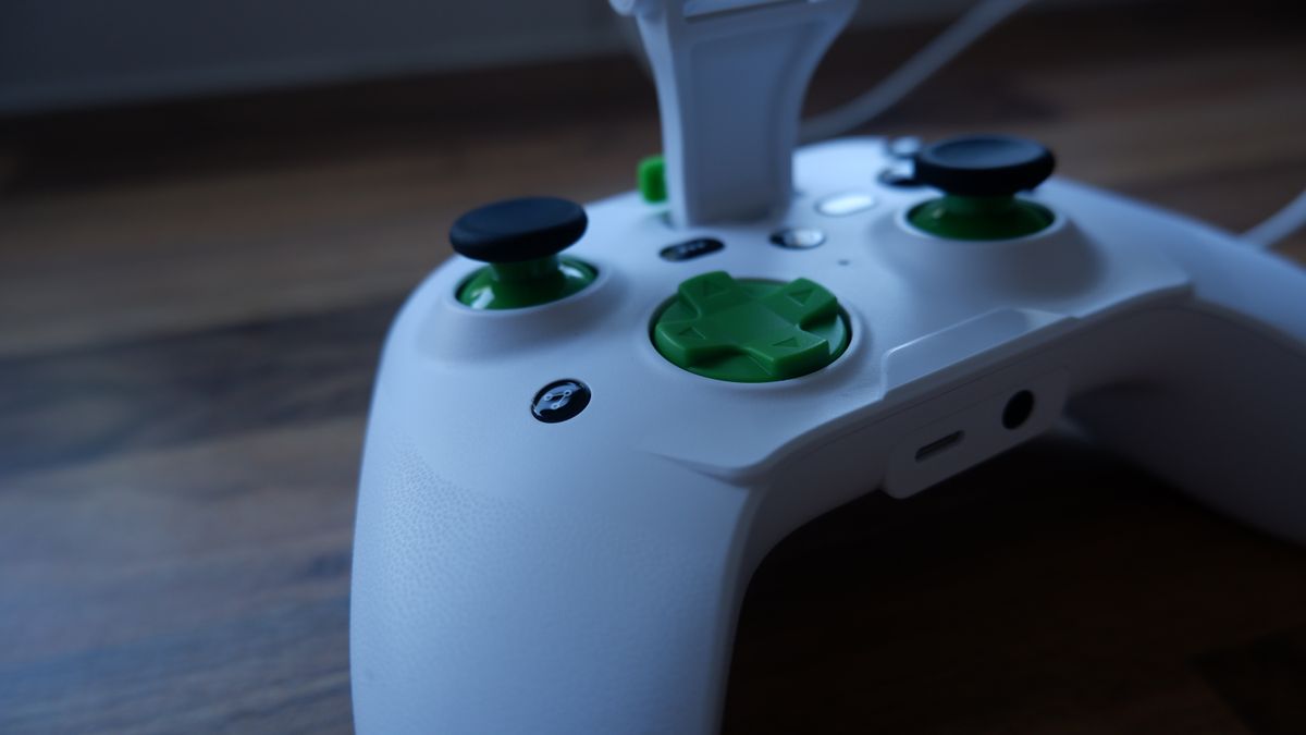 RiotPWR Xbox Cloud Gaming Controller for iPhone review Laptop Mag