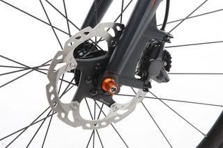 Shimano hydraulic disc brakes provide good stopping power