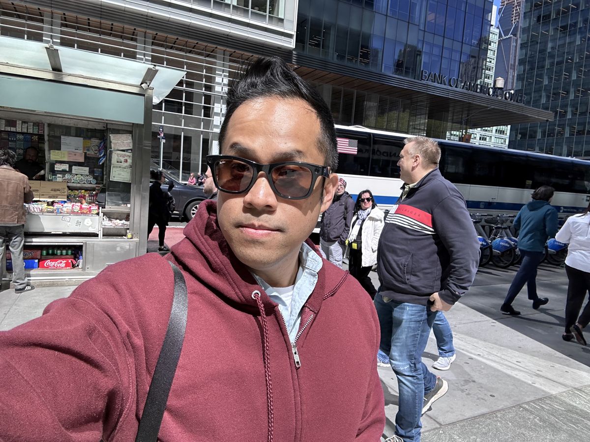 Apple iPhone 14 Pro Max selfie sample.
