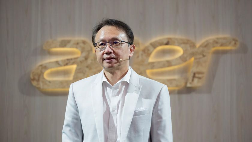 Acer CEO Jason Chen in front of a yellow Acer logo