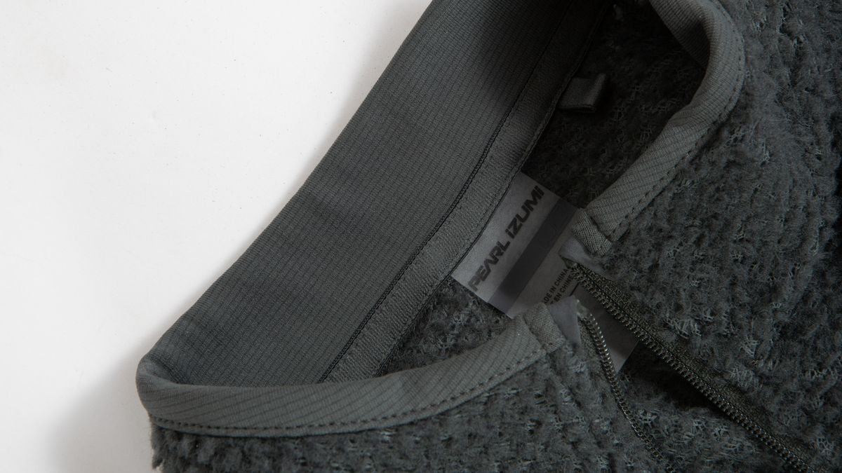 Pearl Izumi Pro Alpha Layer collar detail