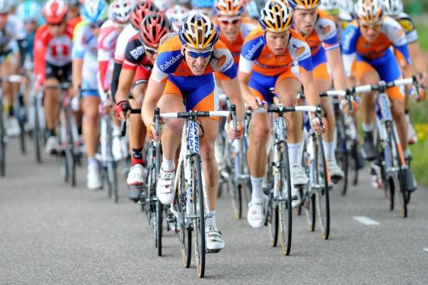 Rabobank works for sprinter Theo Bos in the finale of stage 1.