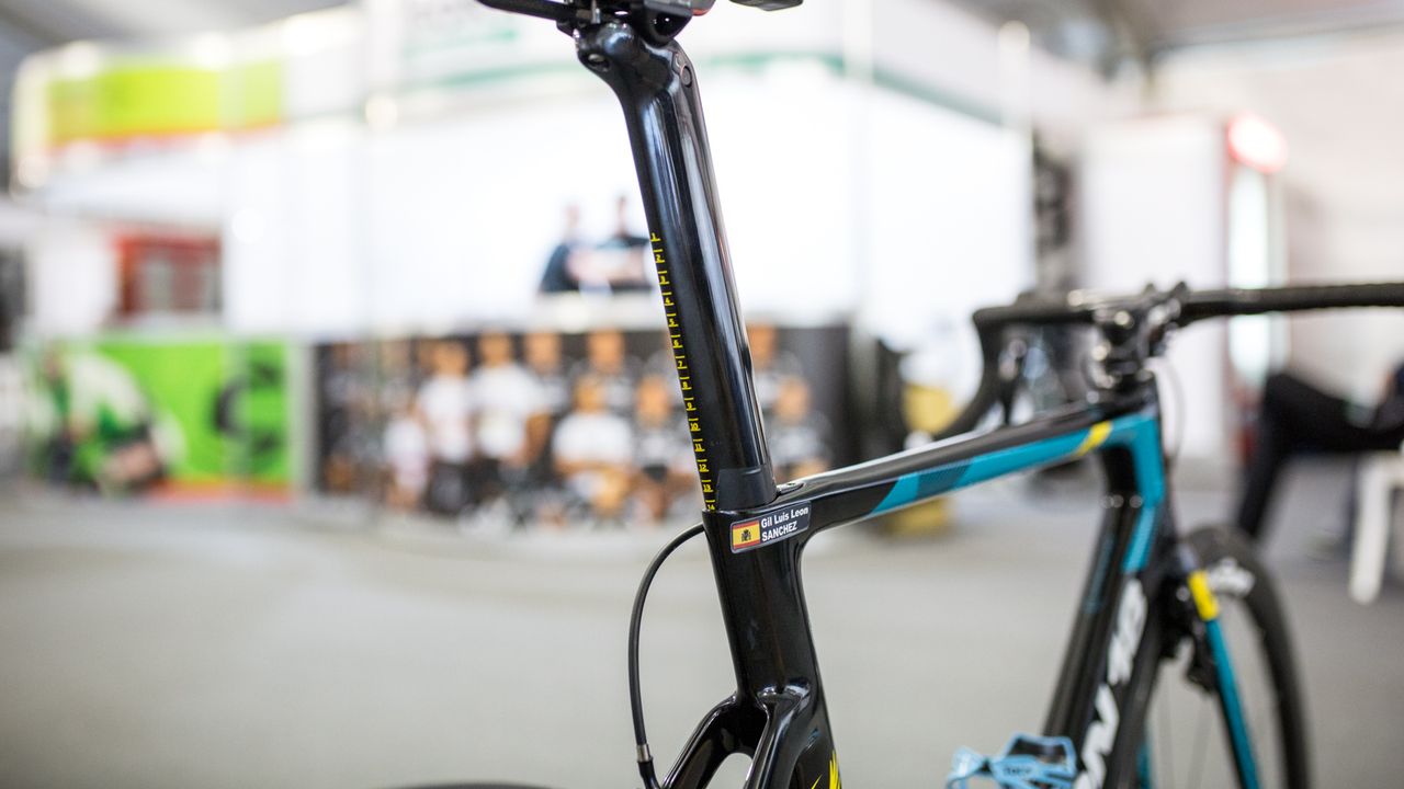 Even the seat post measurements are coordinated to the frame's colour design