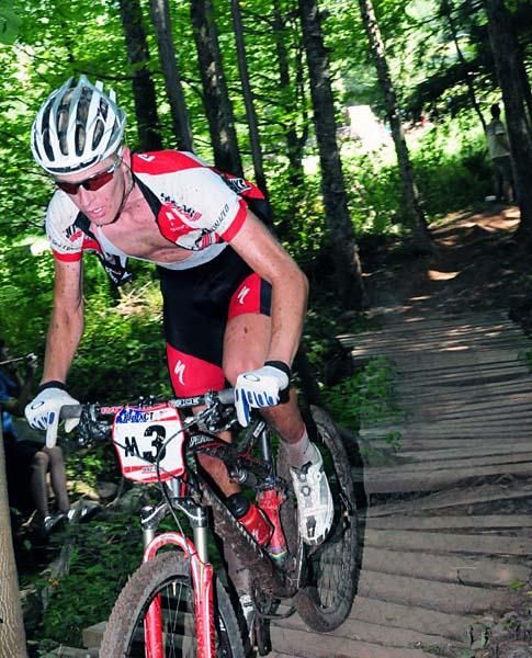 Max Plaxton (ShoAir-Specialized) chases Geoff Kabush (Team Maxxis - Rocky Mountain) with one lap to go.