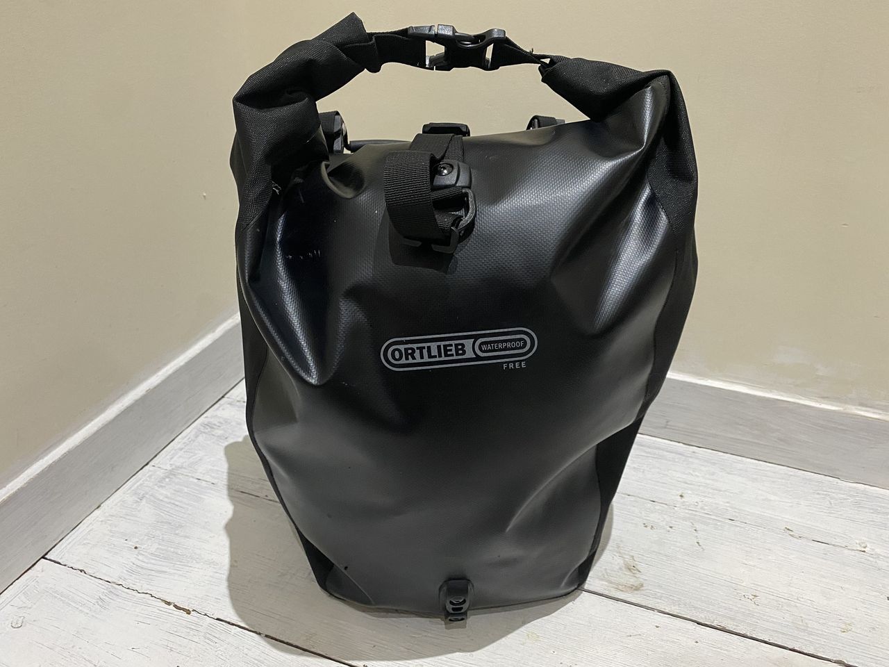 No shoulder strap closure