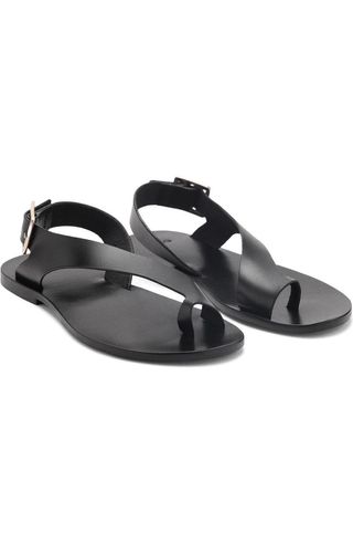 9sz2iJHTfvJMwKnxLxwQJG-320-80 7 أساسيات أنيقة يمكنك ارتداءها طوال الصيف
