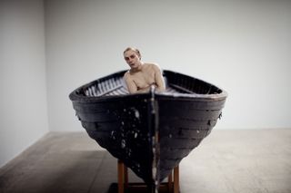 Ron Mueck, Man in a Boat (2002)