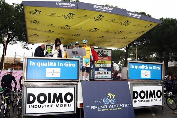 The Astana team signs in before the stage.