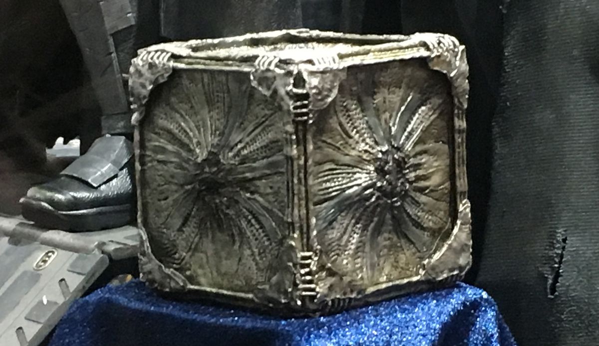 Take A Closer Look At The Mystical Mother Boxes From The Justice League ...