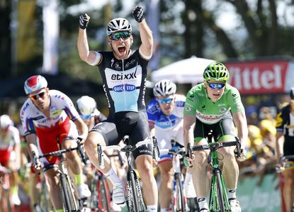 Mark Cavendish celebrates his stage win (Watson)