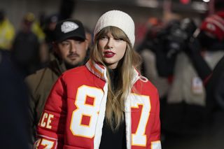 taylor swift attending a chiefs game in 2024