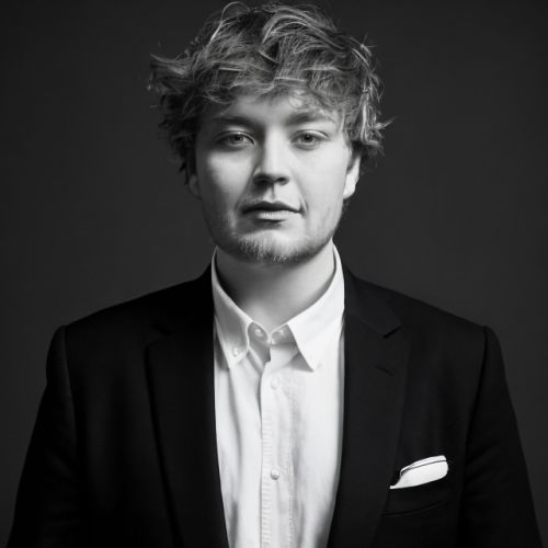 A headshot of landscaping expert Benjamin Hanley