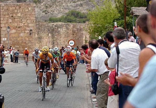 Valverde leads the chase on the roads into picturesque Cuenca