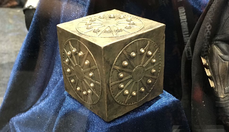 Take A Closer Look At The Mystical Mother Boxes From The Justice League ...