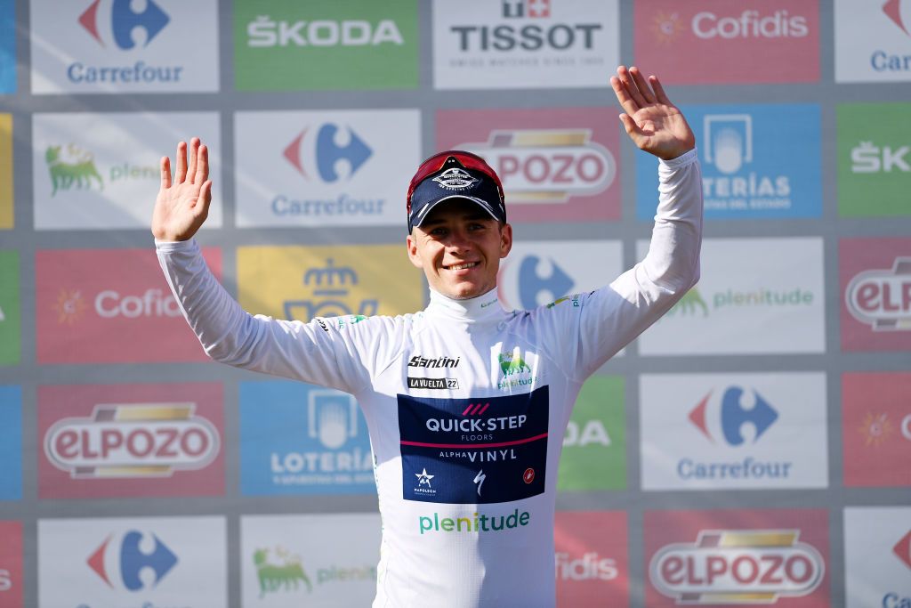 LES PRAERESNAVA SPAIN AUGUST 28 Remco Evenepoel of Belgium and Team QuickStep Alpha Vinyl celebrates at podium as White Best Young Rider Jersey winner during the 77th Tour of Spain 2022 Stage 9 a 1714km stage from Villaviciosa to Les Praeres Nava 743m LaVuelta22 WorldTour on August 28 2022 in Les Praeres Nava Spain Photo by Justin SetterfieldGetty Images