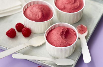 Frozen yoghurt smoothie puddings