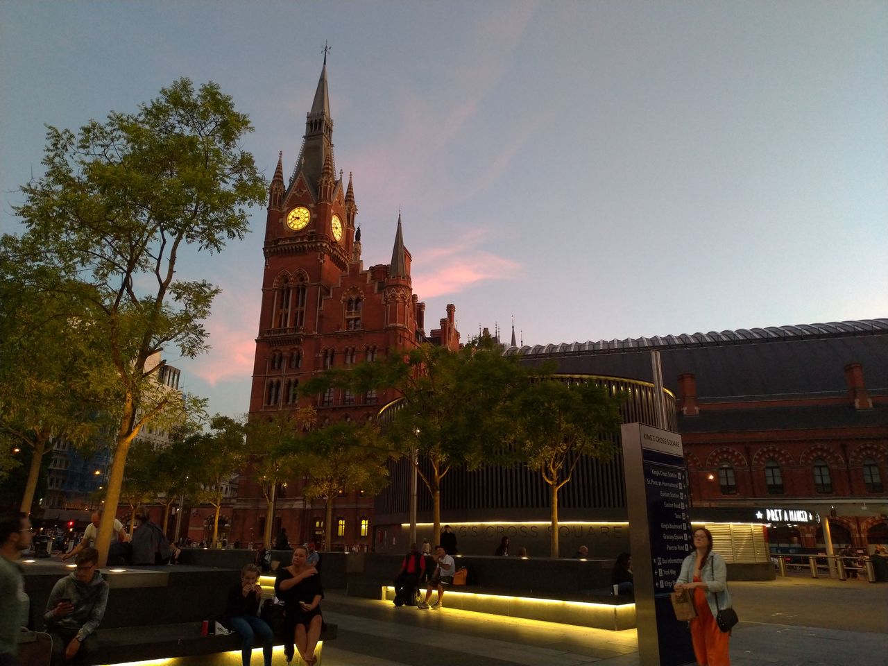 Sometimes the bold color can result in better-looking images, like this. However, the processing has obliterated all of the brickwork detail on the St Pancras building.