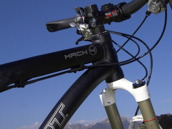 The oversized head tube continues the beefy theme with internal headset cups that allow for a lower bar height if needed
