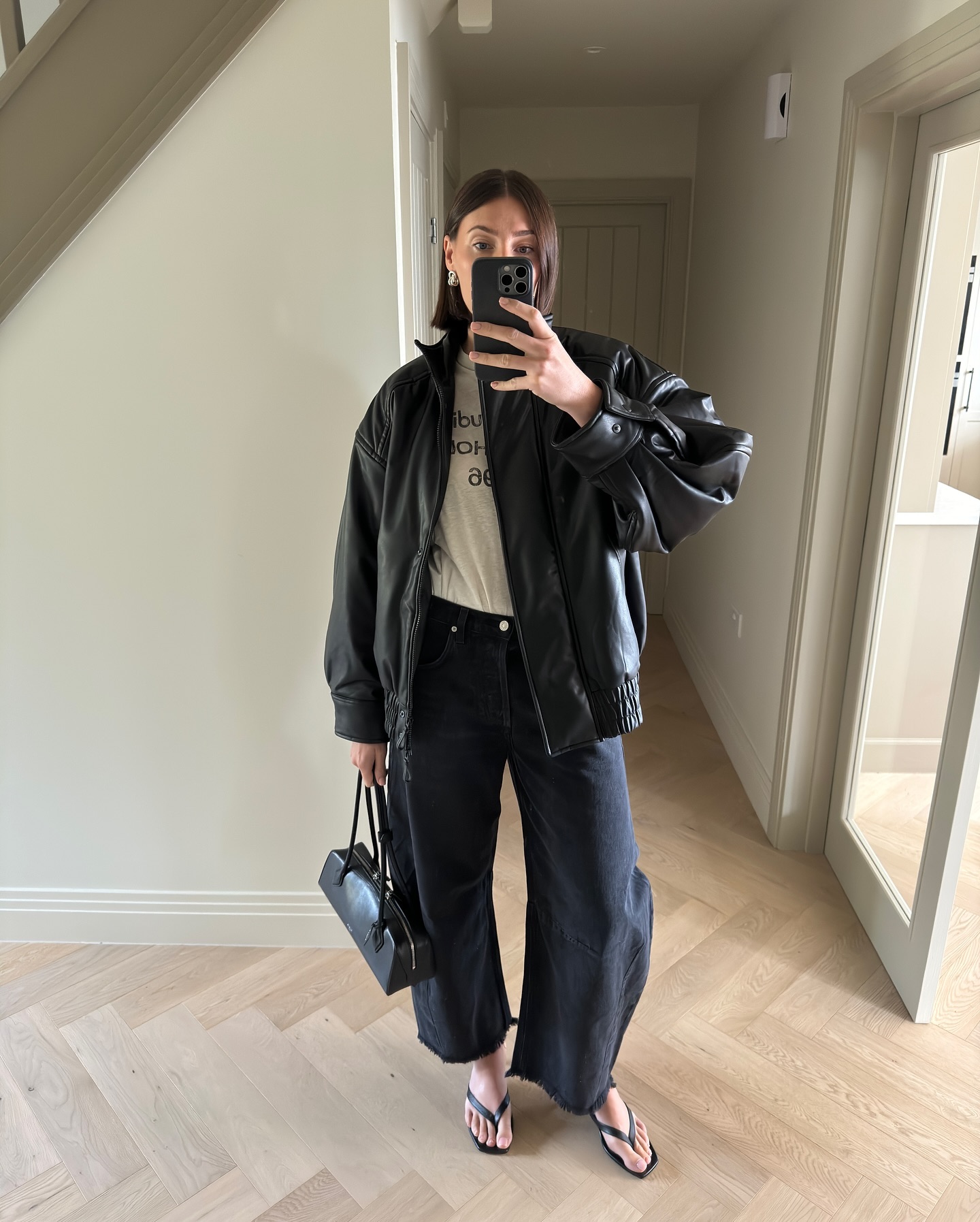 Spring shoes with barrel-leg jeans