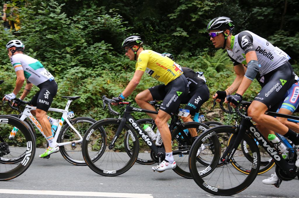 Race leader Steve Cummings (Dimension Data)