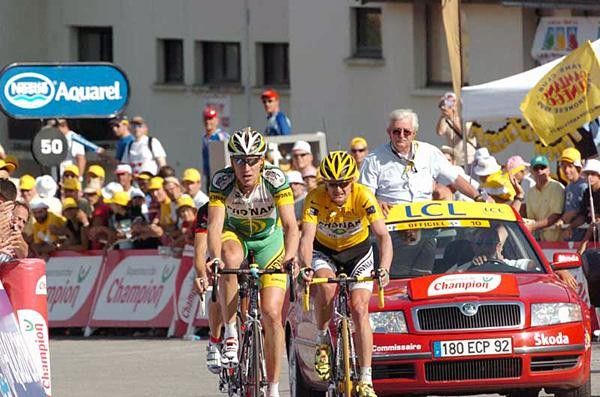 Axel Merckx (Phonak) and Floyd Landis come to the finish