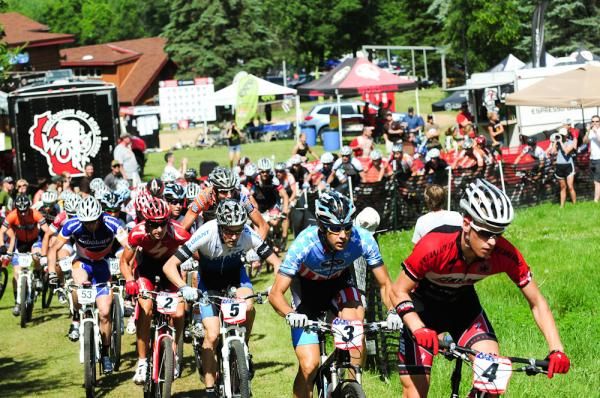 The elite men's start is won by Max Plaxton (Sho-Air/Specialized).