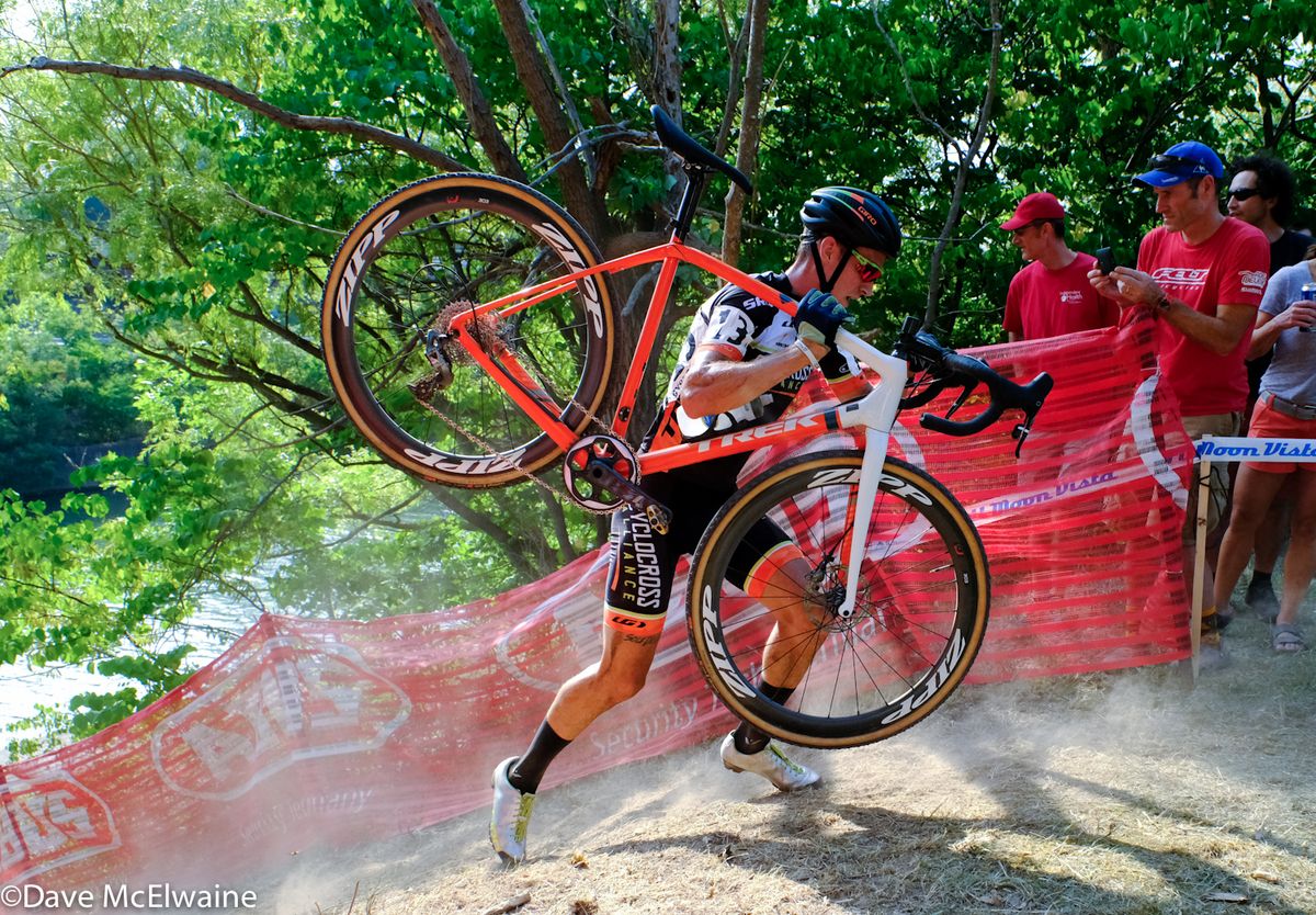 Andrew Dillman (Cyclocross Alliance) on a steep run-up
