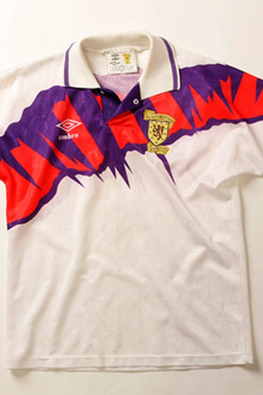 50-worst-football-kits-ever-44-1556697315-xH5F-column-width-inline