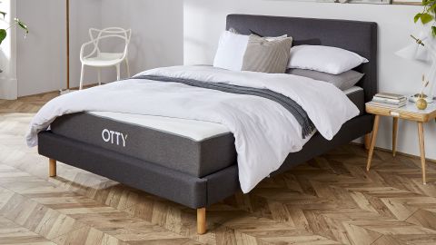 Otty Original Hybrid mattress in a stylish bedroom