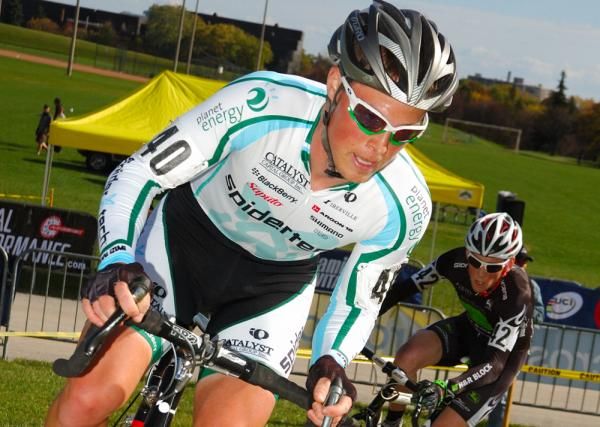 Mark Batty (Spidertech) leading the six chasers.